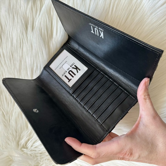 NWT black and white stripe wallet - Picture 4 of 5